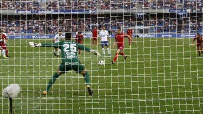 Guillermo marca, de penalti, en Tenerife. LaLiga