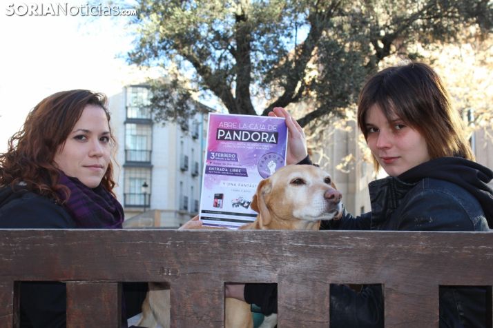 Sara Asensio y Sara Carro, en la plaza del Olivo (Soria capital). Bernat Díez. 