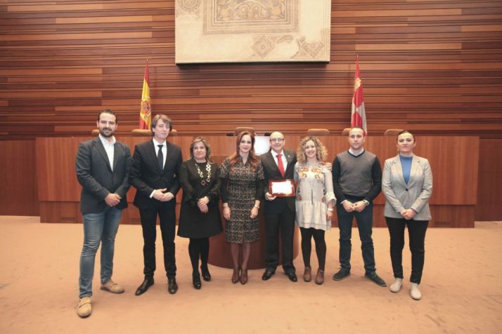 Las Cortes regionales rinden homenaje a Eloísa Álvarez en el Día Internacional de la Mujer