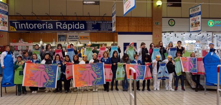 Empleadas de la cadena de supermercados en el híper de la capital. 