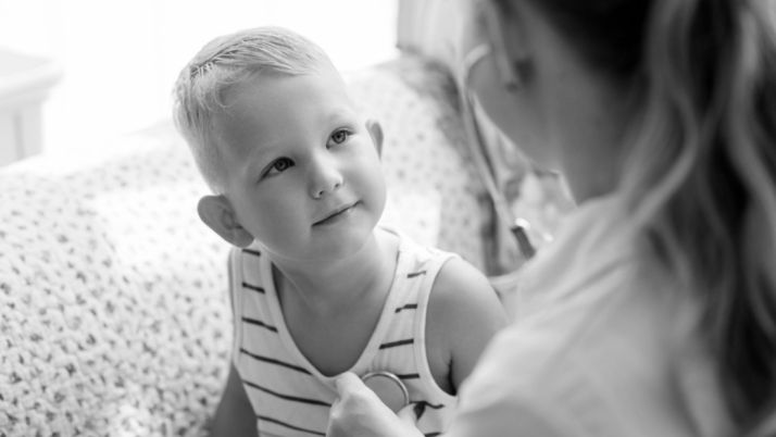 Sanidad convoca 40 plazas de pediatría y sus áreas específicas del Servicio de Salud