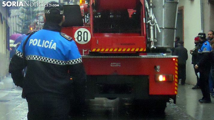Un agente de la Policía Municipal en un servicio en el Casco. /SN