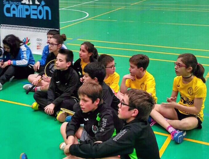 Jugadores del club en el programa Se busca campeón.