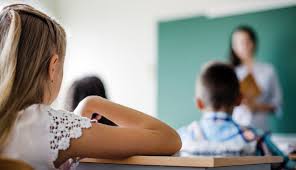 CSIF exige a la Junta la equiparación salarial de los docentes