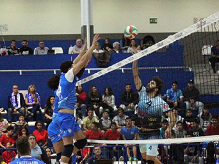 CV Melilla-Rio Duero en la pista del Melilla durante la primera fase del campeonato. RFEVB