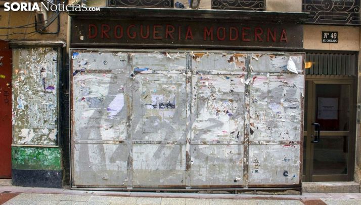 Un comercio cerrado en la capital. /SN