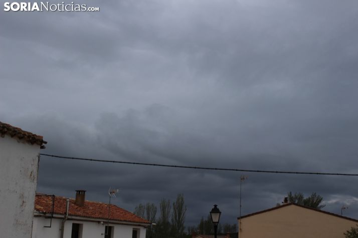 Cielo nuboso en Cubo de la Solana (Soria). 