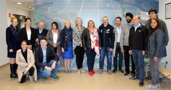 Mallard, entre la subdelegada (ctro.) y el embajador de su país en España.