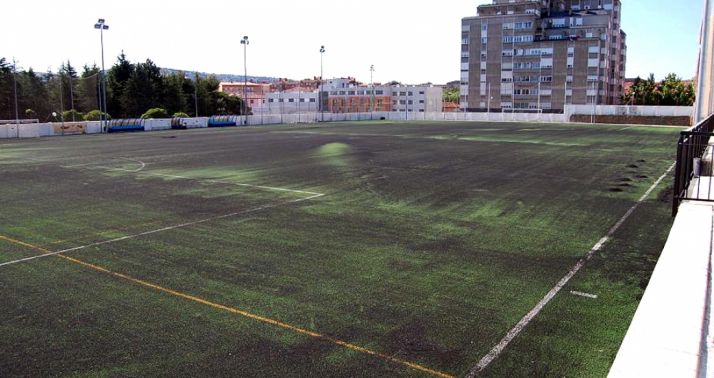 Mondo Ibérica sustituirá el césped artificial del San Andrés