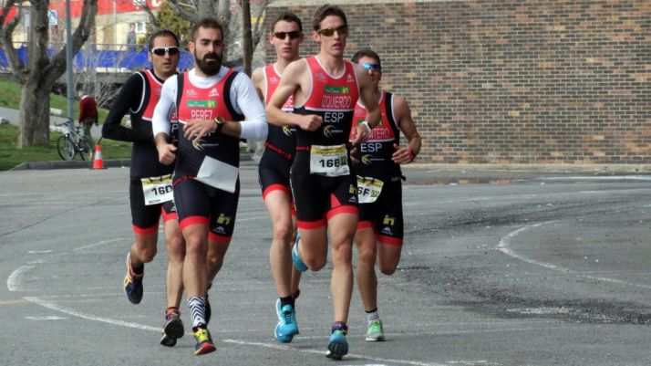 Los corredores sorianos durante la prueba. 