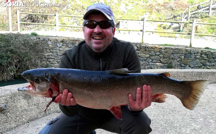 Luis Ángel, con el soberbio ejemplar. /SN