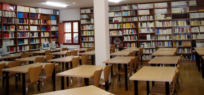 Una imagen de la biblioteca del centro