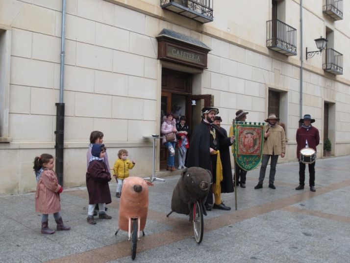 El Virrey Palafox ha celebrado el tradicional encierro de cochinas para los más pequeños