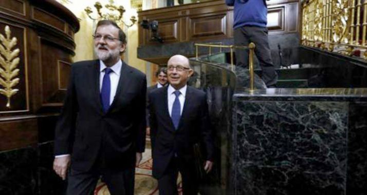 Rajoy y Montoro, este martes en la Cámara Baja. /EP