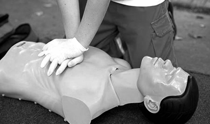 Alumnos del IES Virgen del Espino se forman en la reanimación cardiopulmonar 