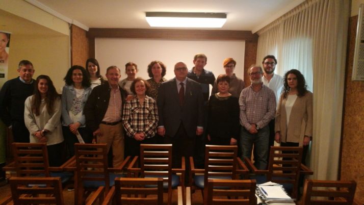 Curso de formación odontológica con el doctor y profesor Guillermo Machuca. 