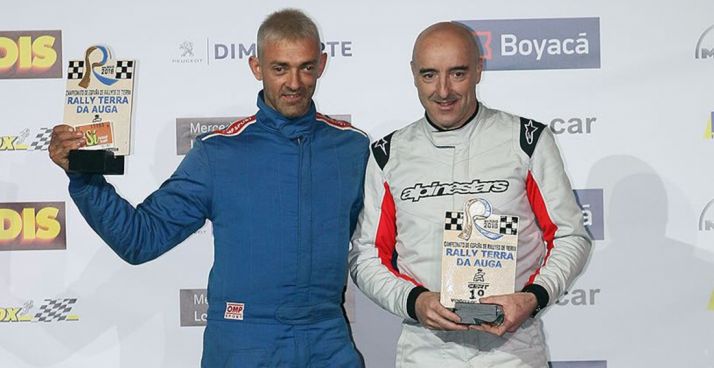 Álvaro (dcha.) y Garmendia, en lo alto del podio.