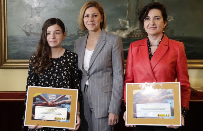 Ana María, junto a la ministra y a la directora del IES Castilla. /Jta.