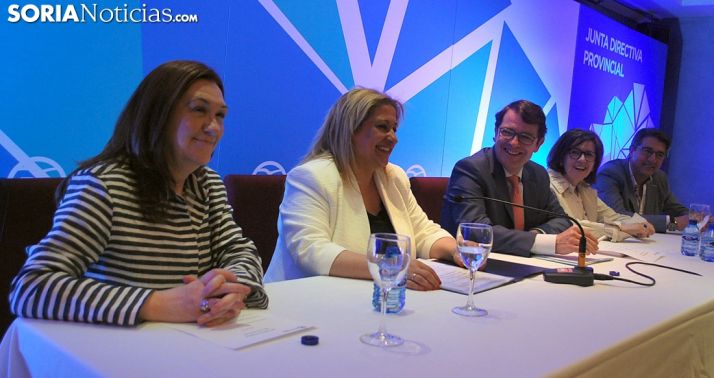 De Gregorio, con Heredia (izda), Mañueco, Angulo y Peregrina. /SN