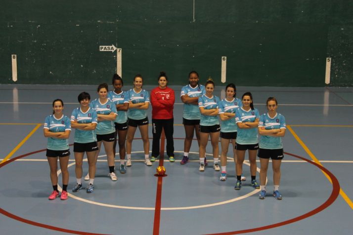 El Balonmano Ágreda posa en su pista. BM Ágreda.