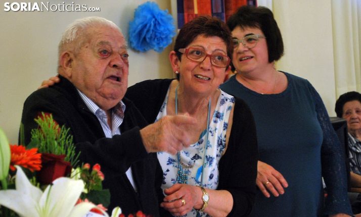 El centenario, durante el homenaje. /SN