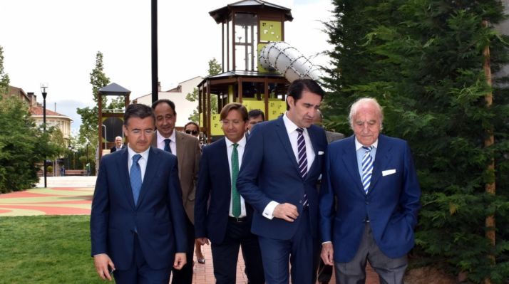 Revilla (dcha.), Suárez Quiñones, Martínez, López y Marinero. /Jta.