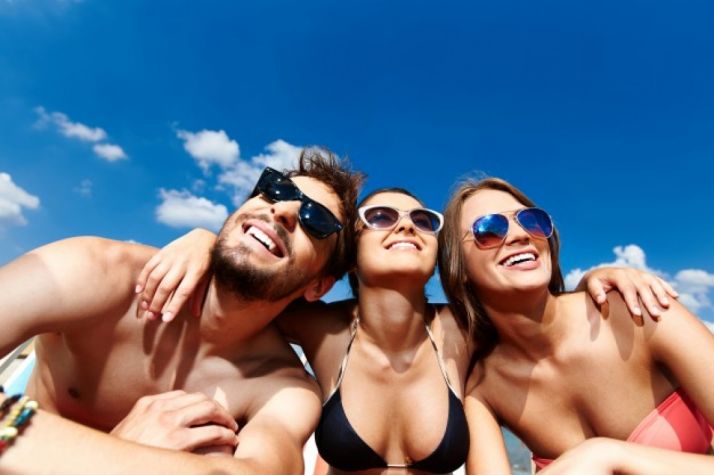 Grupo tomando el sol. 