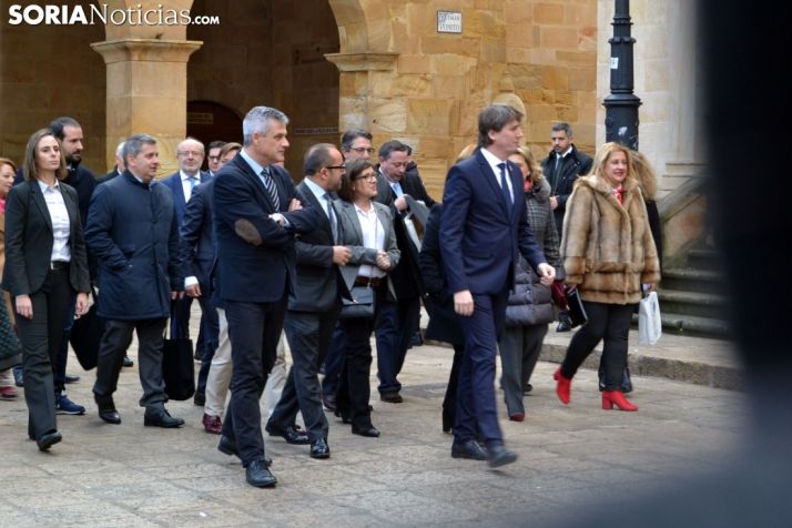 Mínguez junto al resto de representantes políticos durante el Think Europe.