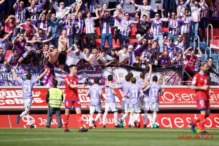 Los jguadores visitantes celebran el tanto, LFP