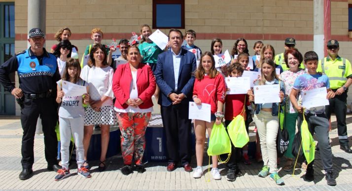 Foto de familia de los premiados. /SdG