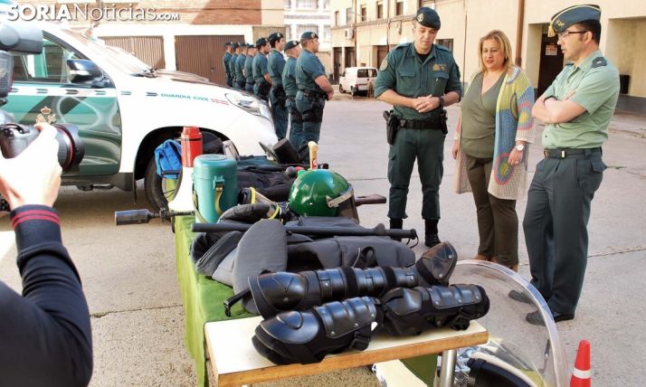 El teniente coronel, la subdelegada y el brigada jefe de la unidad en la presentación este martes. /SN