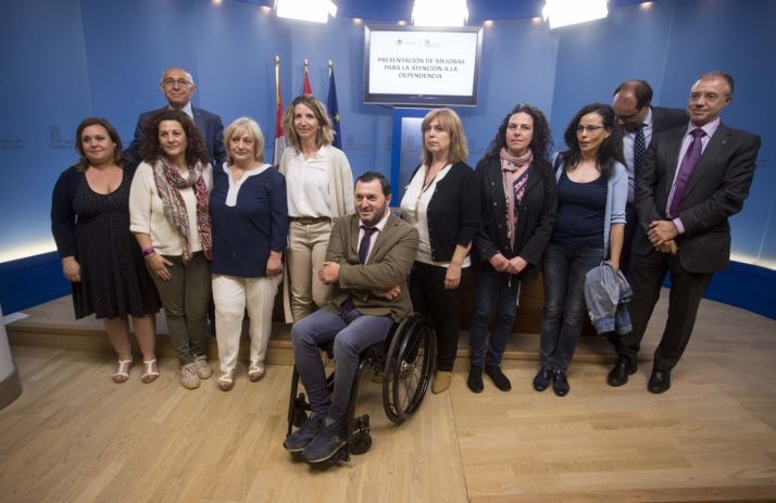 La Junta refuerza las prestaciones por dependencia