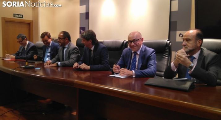 Soria saca pecho para atraer inversores