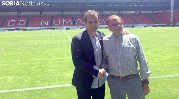 Jagoba Arrasate con Francisco Rubio este lunes en el estadio. /SN