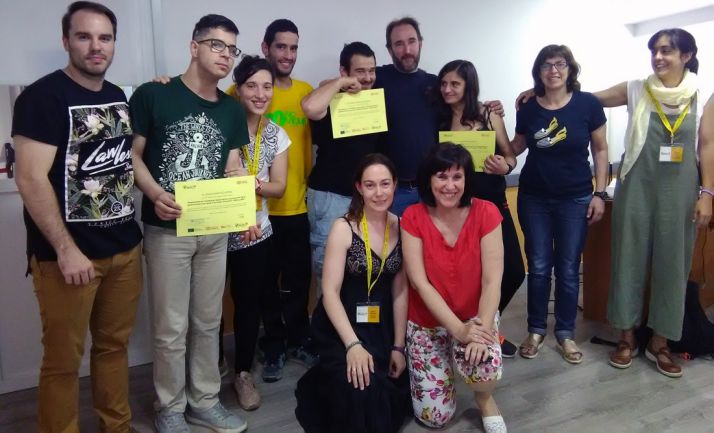 Los alumnos y formadores tras la conclusión del curso. 