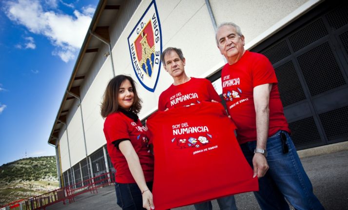 Calvo, Antón y Fernández este miércoles con la camiseta. /Diego Mayor