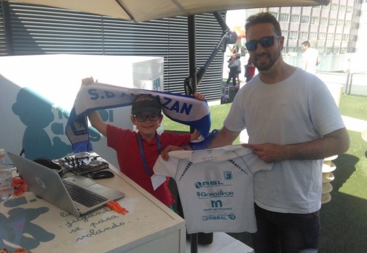 Dj Noys pone música a los niños del hospital de La Paz