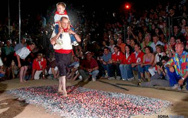 Un momento del Paso del Fuego.