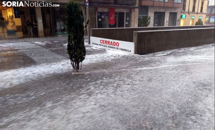 Imagen de una de las entradas al aparcamiento subterráneo. /SN