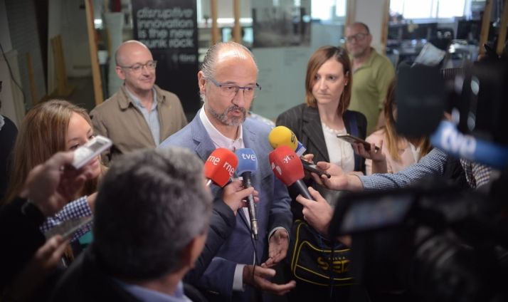 Imagen de la visita de Luis Fuentes a El Hueco.