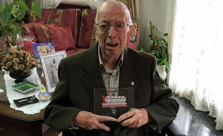 Ugarte, con el premio en su domicilio. /CRS