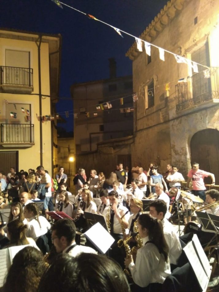 Ágreda enciende la hoguera ante la iglesia de San Juan