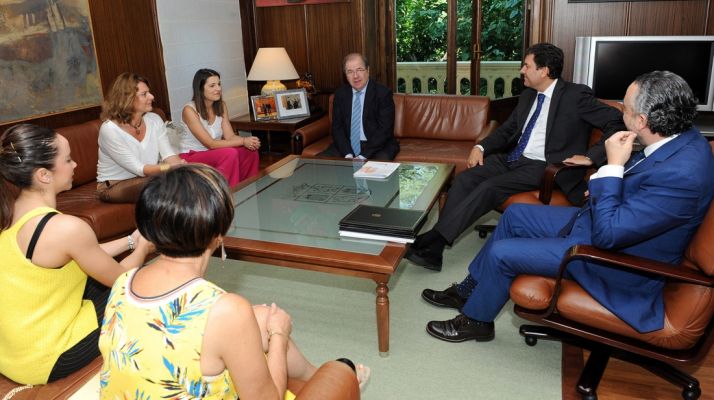 Imagen de la reunión este martes de la Mesa del Autónomo. /Jta.