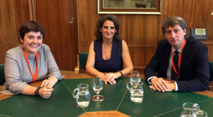 Ana Alegre (izda.) la ministra de Transición Ecológica Teresa Ribera y Carlos Martínez. /Ayto.