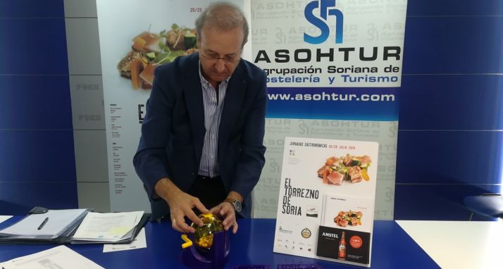 El notario, en el sorteo este martes.