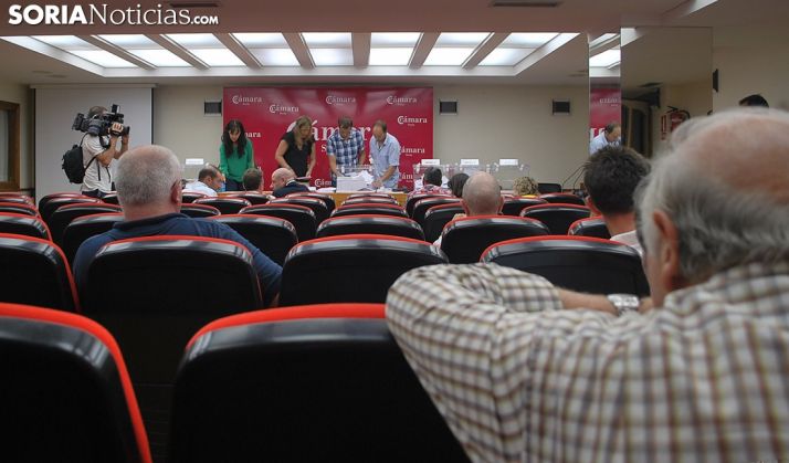 Imagen del recuento de votos al filo de la medianoche. /SN