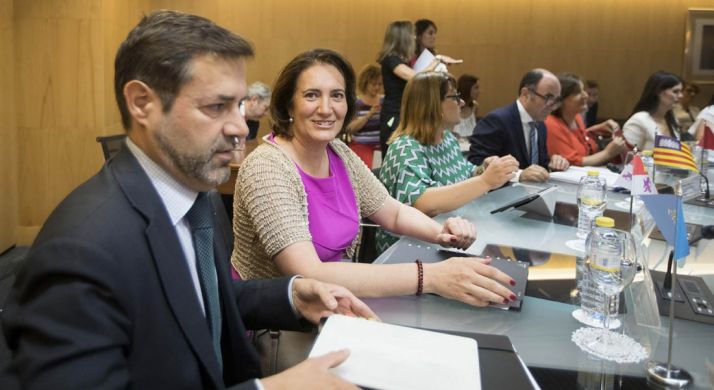 La consejera y el director general en la Conferencia Sectorial de Turismo este miércoles. /Jta.