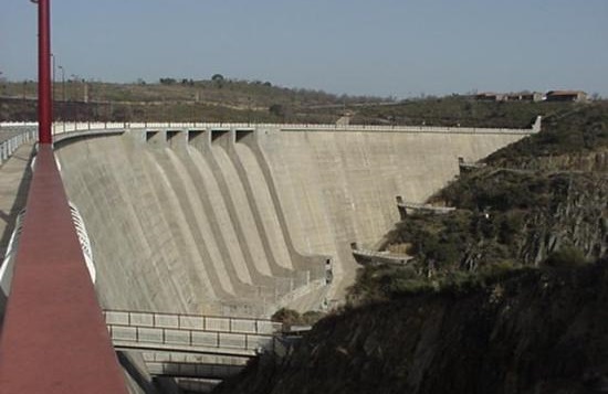 La Guardia Civil halla el cadáver del hombre que saltó desde un puente a un embalse en Salamanca