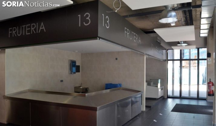 Dos puestos del mercado aún sin ocupar. /SN