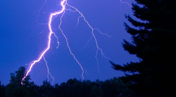 La provincia registró 413 rayos este domingo
